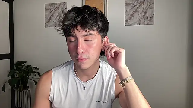 Snapshot of sweettaaron01 chatting on 6, 5, 2026 sweettaaron01 online show from 6, 5, 2026