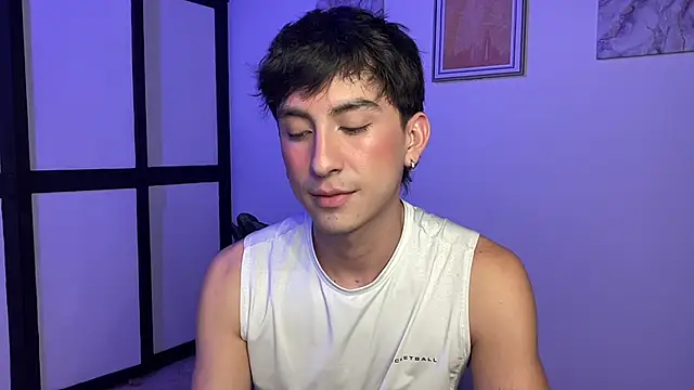 Snapshot of sweettaaron01 chatting on 3, 6, 2026 sweettaaron01 online show from 3, 6, 2026