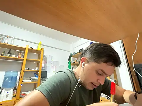 Snapshot of Haustin202 chatting on 12, 10, 2025 Haustin202 online show from 12, 10, 2025