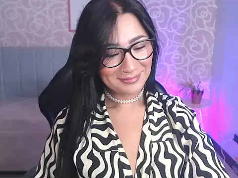 evelyn ch  online show from 18, 9, 2025