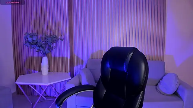 Snapshot of SarahYates chatting on 2, 7, 2026 SarahYates online show from 2, 7, 2026