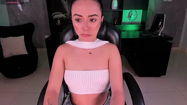 IsabellaMoreau online show from 15, 3, 2026