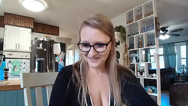 Snapshot of Thesquirtnqueen chatting on 19, 11, 2025 Thesquirtnqueen online show from 19, 11, 2025