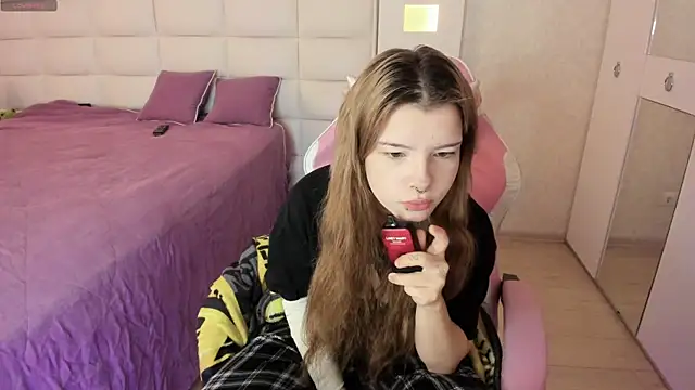 Cuddly Kitten online show from 20, 11, 2025
