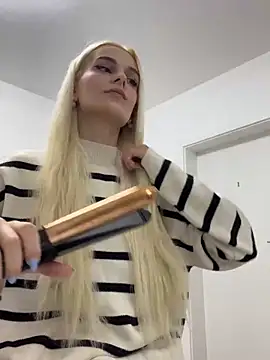 SelenaDaze online show from 28, 3, 2026