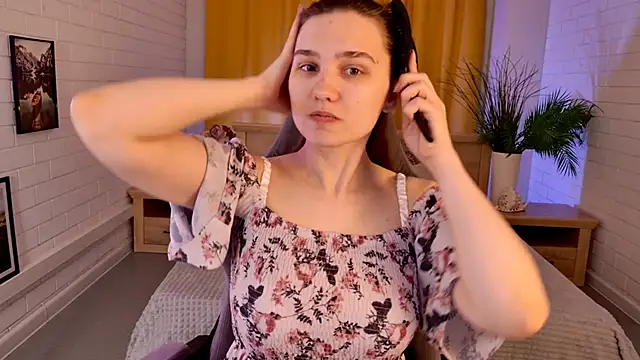 Snapshot of TessaMill chatting on 19, 5, 2026 TessaMill online show from 19, 5, 2026