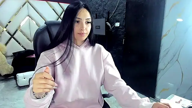 Issabela Mackey  online show from 27, 11, 2025