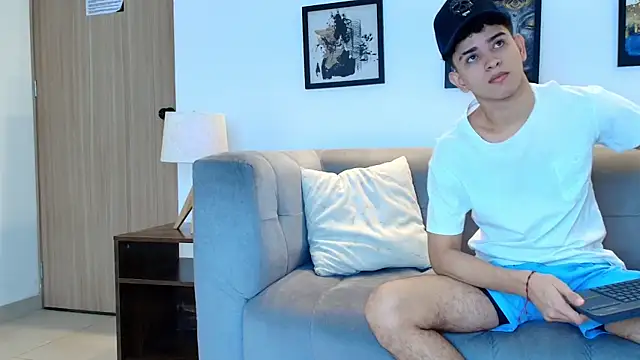 TWINKS FRIENDS online show from 11, 4, 2026