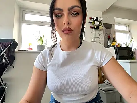 Snapshot of FrancescaXO chatting on 4, 6, 2026 FrancescaXO online show from 4, 6, 2026