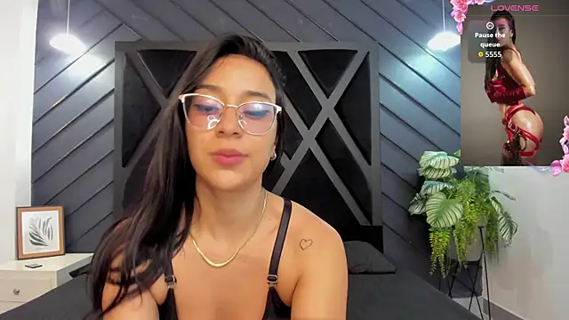 zoe martins  online show from 28, 11, 2025