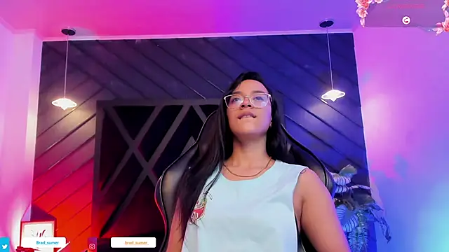 zoe martins  online show from 4, 2, 2026