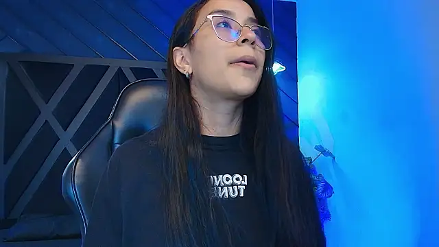 zoe martins  online show from 28, 2, 2026