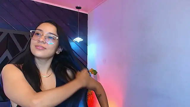 zoe martins  online show from 18, 4, 2026