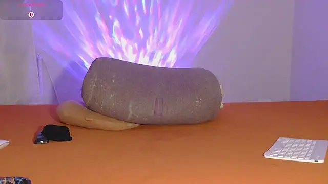 Snapshot of MrsNehir chatting on 12, 11, 2025 MrsNehir online show from 12, 11, 2025