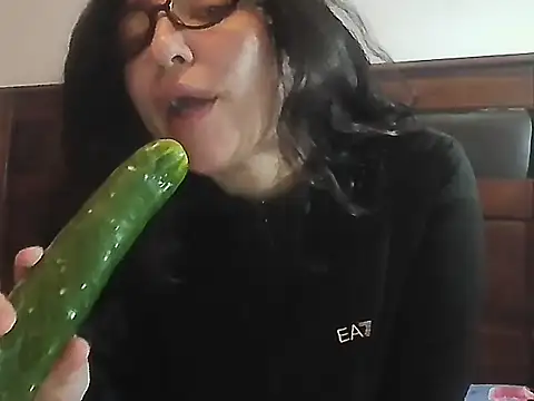 Snapshot of creepyh0e_ chatting on 3, 7, 2026 creepyh0e online show from 3, 7, 2026