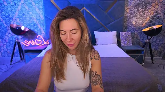 Snapshot of KateShanny chatting on 6, 11, 2025 KateShanny online show from 6, 11, 2025