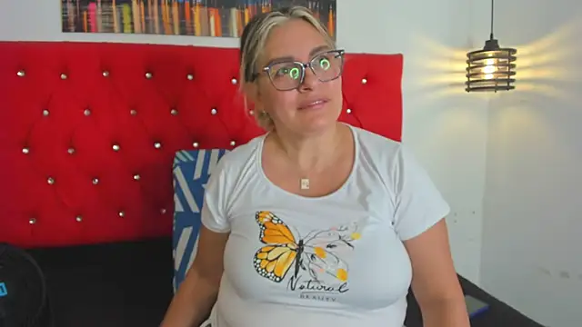 carolinacrus01 online show from 6, 10, 2025