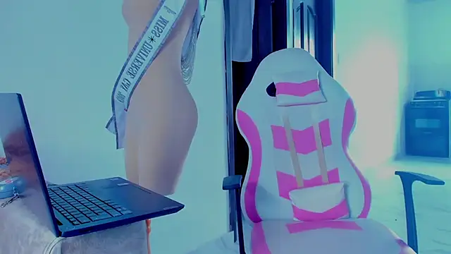 ISA BELLA VZL online show from 15, 4, 2026