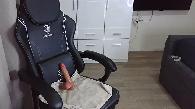 Milo9210 online show from 5, 10, 2025