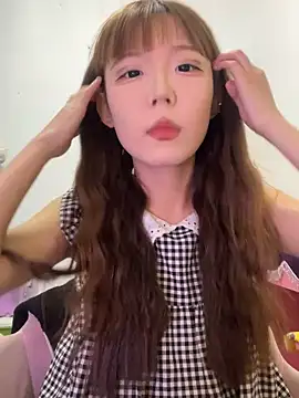 Snapshot of D-033 chatting on 5, 10, 2025 D-033 online show from 5, 10, 2025