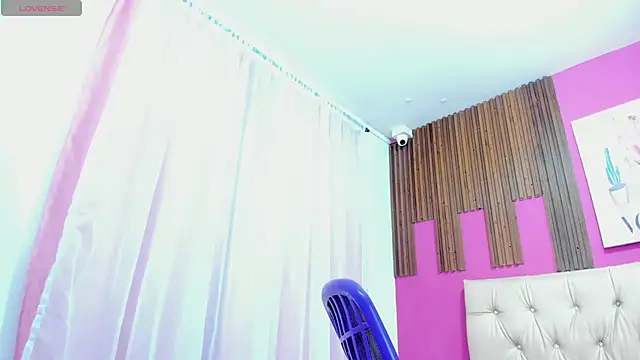 Lucia Spear online show from 25, 10, 2025