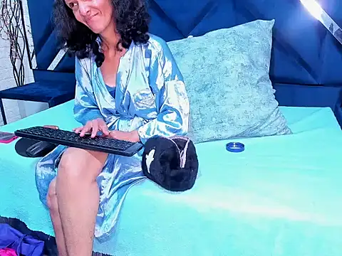 Snapshot of YanetRose chatting on 4, 7, 2026 YanetRose online show from 4, 7, 2026