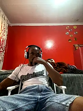 Snapshot of BaggyDirt chatting on 27, 10, 2025 BaggyDirt online show from 27, 10, 2025