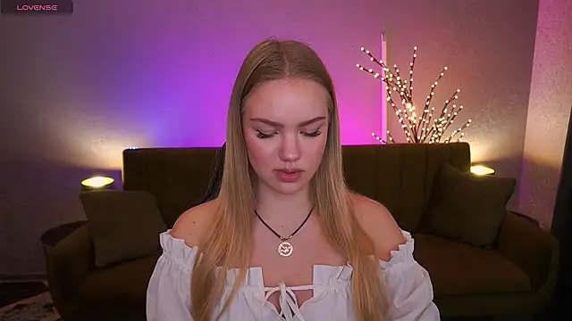 Snapshot of CelesteNoir chatting on 18, 11, 2025 CelesteNoir online show from 18, 11, 2025