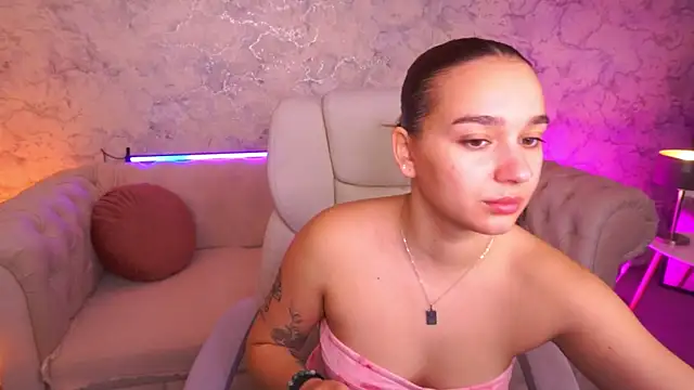 Snapshot of UrMuseOn chatting on 28, 10, 2025 UrMuseOn online show from 28, 10, 2025