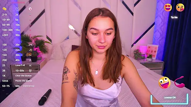 Snapshot of UrMuseOn chatting on 5, 11, 2025 UrMuseOn online show from 5, 11, 2025