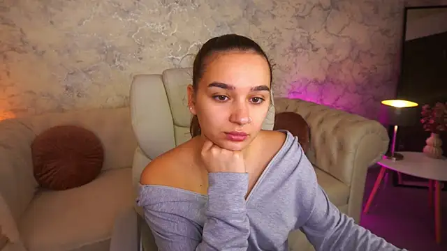 Snapshot of UrMuseOn chatting on 18, 11, 2025 UrMuseOn online show from 18, 11, 2025