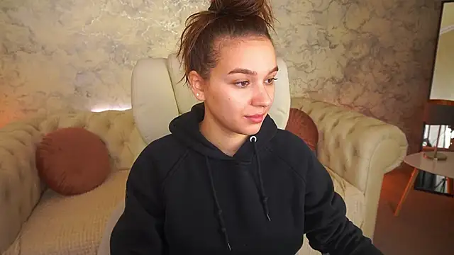 Snapshot of UrMuseOn chatting on 22, 11, 2025 UrMuseOn online show from 22, 11, 2025