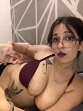 Piggiteablacktea online show from 16, 5, 2026