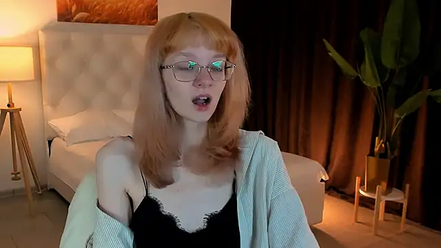 Snapshot of MollyJiggles chatting on 11, 10, 2025 MollyJiggles online show from 11, 10, 2025