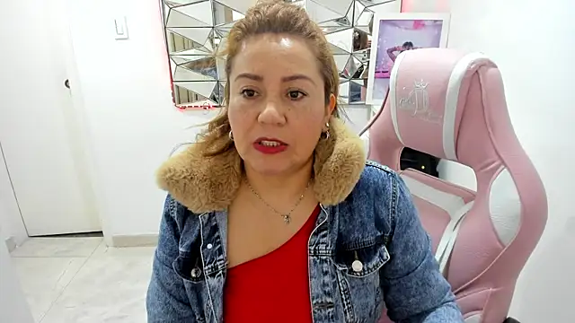 Snapshot of camixxx_m chatting on 25, 6, 2026 camixxx m online show from 25, 6, 2026