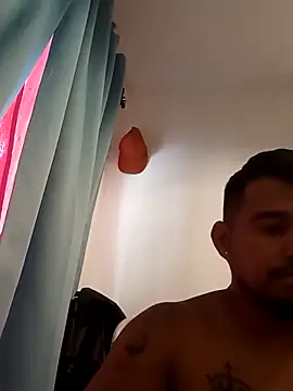 Snapshot of maxiiii125 chatting on 2, 12, 2025 maxiiii125 online show from 2, 12, 2025