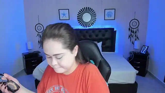 LolaVillalobos online show from 15, 11, 2025