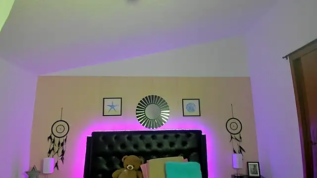 LolaVillalobos online show from 5, 3, 2026