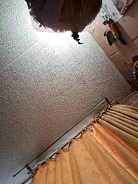 Snapshot of ZoeBenneti chatting on 8, 10, 2025 ZoeBenneti online show from 8, 10, 2025