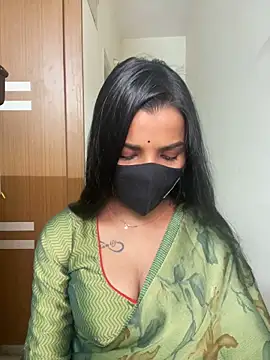 Snapshot of its_ur_flora chatting on 8, 4, 2026 its ur flora online show from 8, 4, 2026