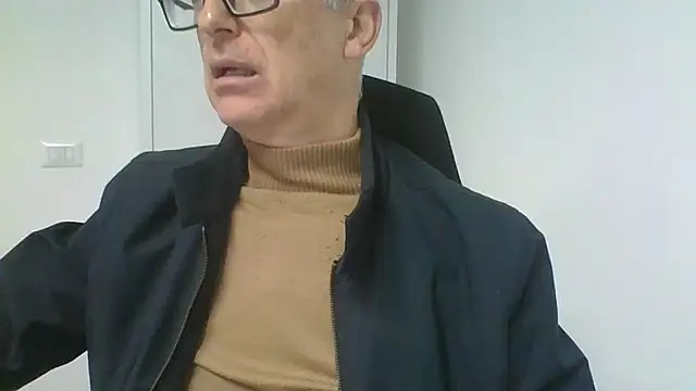 Snapshot of Sensor2000 chatting on 19, 12, 2025 Sensor2000 online show from 19, 12, 2025