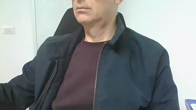 Snapshot of Sensor2000 chatting on 23, 12, 2025 Sensor2000 online show from 23, 12, 2025