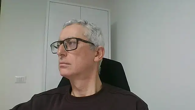 Snapshot of Sensor2000 chatting on 10, 1, 2026 Sensor2000 online show from 10, 1, 2026