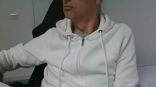 Snapshot of Sensor2000 chatting on 15, 1, 2026 Sensor2000 online show from 15, 1, 2026