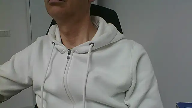 Snapshot of Sensor2000 chatting on 5, 2, 2026 Sensor2000 online show from 5, 2, 2026