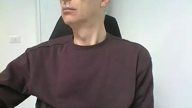 Snapshot of Sensor2000 chatting on 23, 2, 2026 Sensor2000 online show from 23, 2, 2026