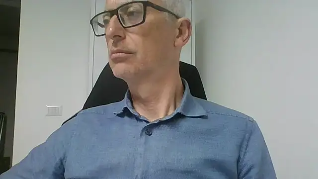 Snapshot of Sensor2000 chatting on 22, 4, 2026 Sensor2000 online show from 22, 4, 2026