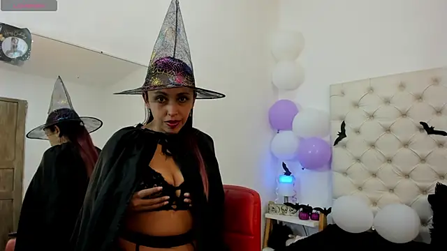 Snapshot of valeriasweet_ chatting on 12, 10, 2025 valeriasweet online show from 12, 10, 2025
