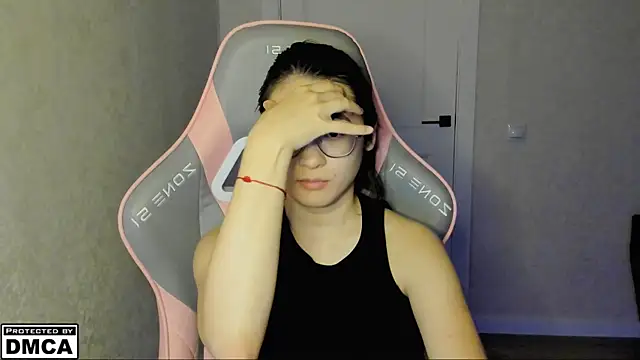 Snapshot of MeilideQian1 chatting on 4, 11, 2025 MeilideQian1 online show from 4, 11, 2025