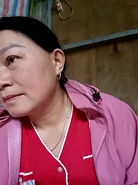 Snapshot of yoowwmr chatting on 24, 10, 2025 yoowwmr online show from 24, 10, 2025